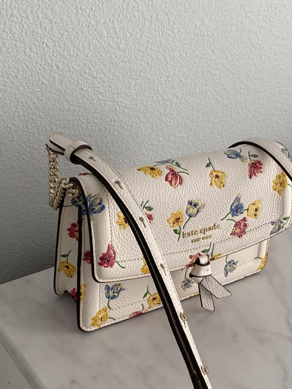 KATE SPADE Knott Tulip Toss Floral Flap Crossbody with Matching Cardholder - Picture 3 of 8
